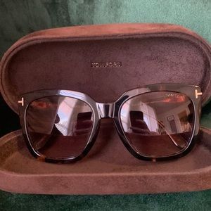 FT0502 AMARRA Women’s Sunglasses, Like New, In Box.